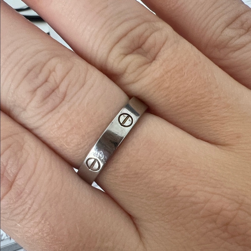 Elegant Silver Band Ring